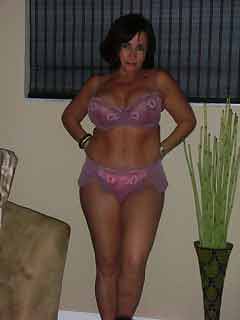romantic woman looking for men in West Falls, New York